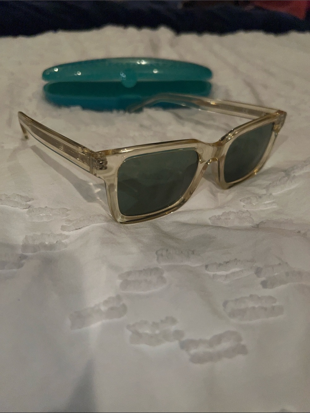 Clear Frame Sunglasses - Picture 4 of 4